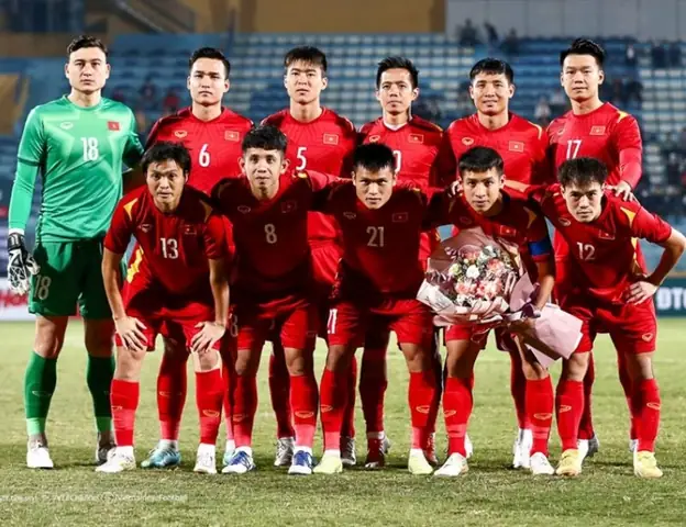Soi Giày Cầu Thủ Việt Nam: Thương Hiệu Nào Phổ Biến Nhất & Xu Hướng Lựa Chọn
