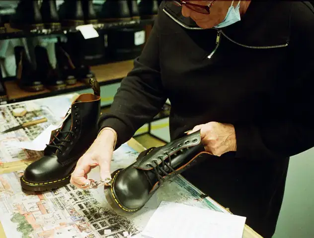 Cách Bảo Quản Giày Da Dr. Martens Cổ Cao Đúng Chuẩn Giữ Bền Đẹp