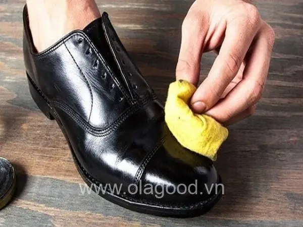11 Cách Hiệu Quả Xóa Vết Nhăn Trên Giày Da, Khôi Phục Vẻ Đẹp Như Mới 11 Cách Hiệu Quả Xóa Vết Nhăn Trên Giày Da, Khôi Phục Vẻ Đẹp Như Mới