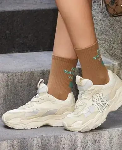 Cách Phối Tất Cổ Cao Với Giày Balenciaga Chuẩn Phong Cách