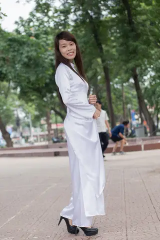 Cấp 3 Mặc Áo Dài Nên Mang Giày Gì? Gợi Ý Phối Đồ Chuẩn "hack Dáng"
