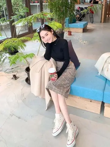 Chân Ngắn Có Nên Đi Giày Converse Cao Cổ? Bí Quyết Phối Đồ Và Lựa Chọn Thông Minh Chân Ngắn Có Nên Đi Giày Converse Cao Cổ? Bí Quyết Phối Đồ Và Lựa Chọn Thông Minh
