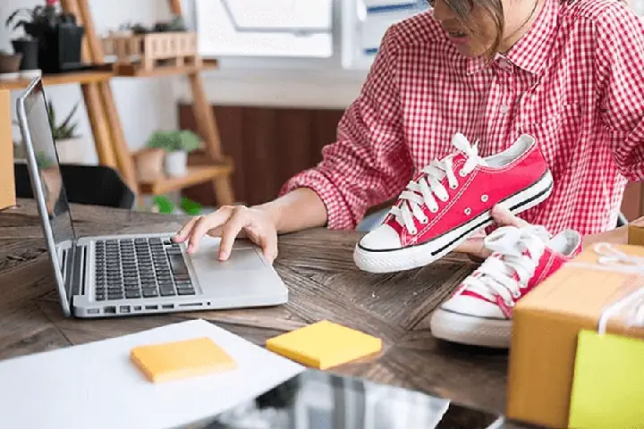 Chị C Bán Giày Dép Online: Kinh Nghiệm Bắt Đầu & Bí Quyết Kinh Doanh Hiệu Quả Chị C Bán Giày Dép Online: Kinh Nghiệm Bắt Đầu & Bí Quyết Kinh Doanh Hiệu Quả