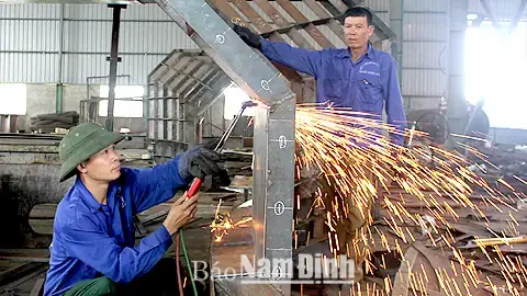Doanh Nghiệp Tư Nhân Nam Tiến: Chuyên Sản Xuất Giày Da Chất Lượng Doanh Nghiệp Tư Nhân Nam Tiến: Chuyên Sản Xuất Giày Da Chất Lượng