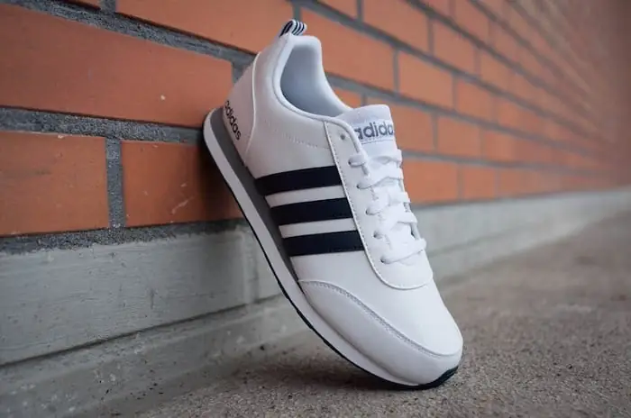 Giày Adidas Chính Hãng Sản Xuất Ở Đâu? Giải Đáp Thắc Mắc Phổ Biến Giày Adidas Chính Hãng Sản Xuất Ở Đâu? Giải Đáp Thắc Mắc Phổ Biến