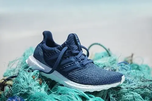 Giày Adidas Làm Từ Rác Thải Đại Dương: Hành Trình Tái Chế Và Công Nghệ Primeblue Giày Adidas Làm Từ Rác Thải Đại Dương: Hành Trình Tái Chế Và Công Nghệ Primeblue