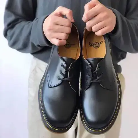 Giày Dr. Martens Nên Chọn Lớn Hơn 1 Size Không? Hướng Dẫn Chọn Size Chuẩn Giày Dr. Martens Nên Chọn Lớn Hơn 1 Size Không? Hướng Dẫn Chọn Size Chuẩn
