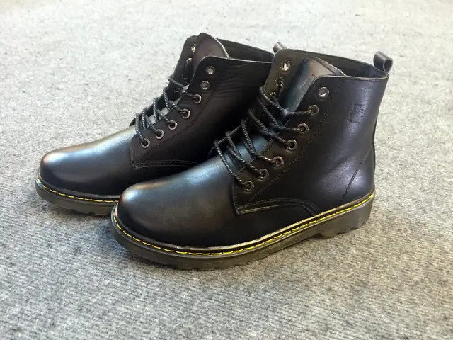 Giày Dr. Martens Vnxk Giá Rẻ Nhất: Mua Ở Đâu, Bao Nhiêu Tiền?