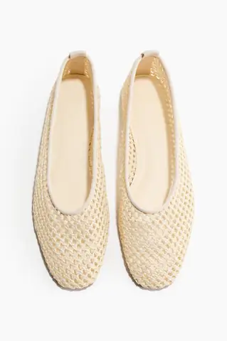 Giày H&m Nữ Trắng Họa Tiết Da Báo: Khám Phá Mẫu Mã, Phong Cách & Nơi Mua