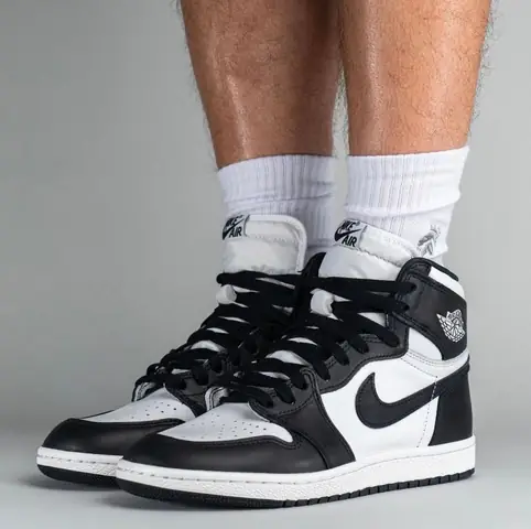 Giày Jordan 1 Black And White On Feet: Đánh Giá, Phối Đồ & Mua Ở Đâu Giày Jordan 1 Black And White On Feet: Đánh Giá, Phối Đồ & Mua Ở Đâu
