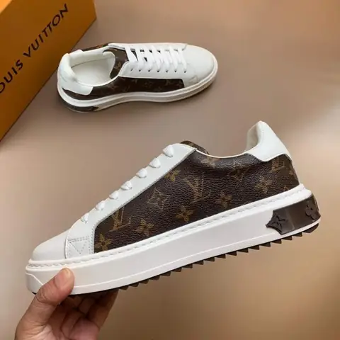 Giày Louis Vuitton Chính Hãng Tại Việt Nam: Mua Ở Đâu, Cách Phân Biệt & Mẫu Mã Hot 2024