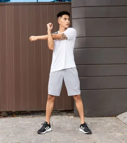 Giày Mang Với Quần Short Nam: Phối Đồ Chuẩn Thời Trang, Năng Động Giày Mang Với Quần Short Nam: Phối Đồ Chuẩn Thời Trang, Năng Động