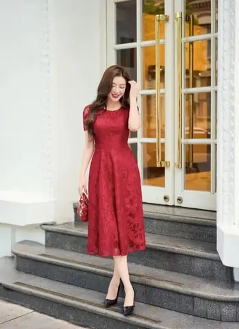 Đầm Đỏ Phối Giày Màu Gì Hợp Mốt, Sang Trọng Và Thanh Lịch Nhất? Đầm Đỏ Phối Giày Màu Gì Hợp Mốt, Sang Trọng Và Thanh Lịch Nhất?