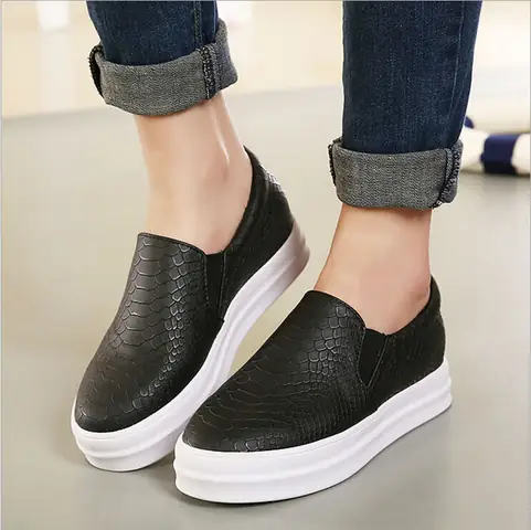Giày Slip On Nữ Đế Cao Hàng Hiệu: Chọn Mẫu Sang Trọng, Nâng Tầm Phong Cách Giày Slip On Nữ Đế Cao Hàng Hiệu: Chọn Mẫu Sang Trọng, Nâng Tầm Phong Cách