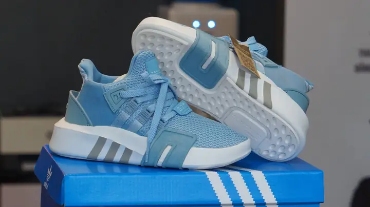 Giày Thể Thao Adidas Eqt Xanh Biển Siêu Nhẹ: Đánh Giá Chi Tiết & Nơi Mua Uy Tín Giày Thể Thao Adidas Eqt Xanh Biển Siêu Nhẹ: Đánh Giá Chi Tiết & Nơi Mua Uy Tín