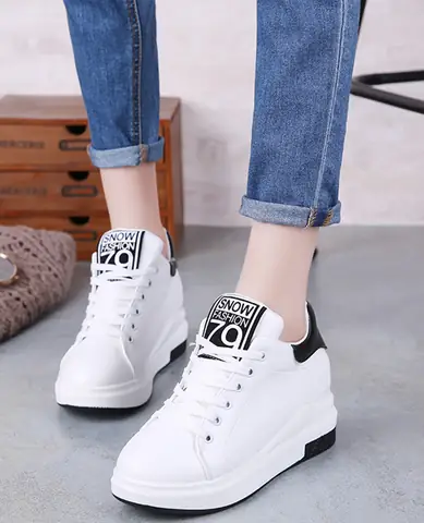 Giày Thể Thao Độn Đế Nữ Màu Trắng: Top Lựa Chọn Nâng Tầm Phong Cách & Chiều Cao Giày Thể Thao Độn Đế Nữ Màu Trắng: Top Lựa Chọn Nâng Tầm Phong Cách & Chiều Cao